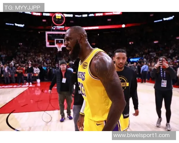 杰伦布朗谈遭遇包夹时的传球选择强调对队友的信任与团队合作的重要性