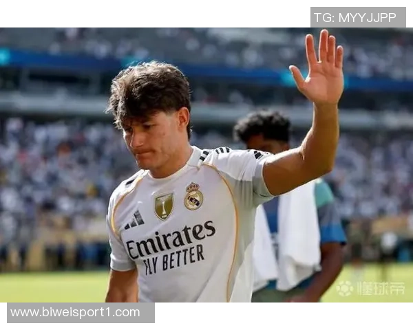 阿斯评:年轻与组织能力兼备的斯米特是皇马中场引援的理想人选 阿斯评:年轻与组织能力兼备的斯米特是皇马中场引援的理想人选