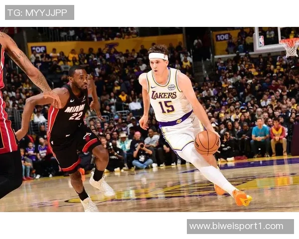 拉拉维亚分享湖人三巨头数据与东契奇里夫斯的精彩表现分析