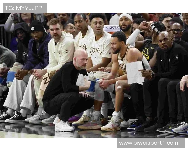 医学专家解析库里膝伤成因与治疗方法强调休息的重要性